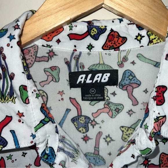 A-LAB Unisex Short Sleeved Button Down Trippy Mushroom Shirt Size Medium - Picture 9 of 15